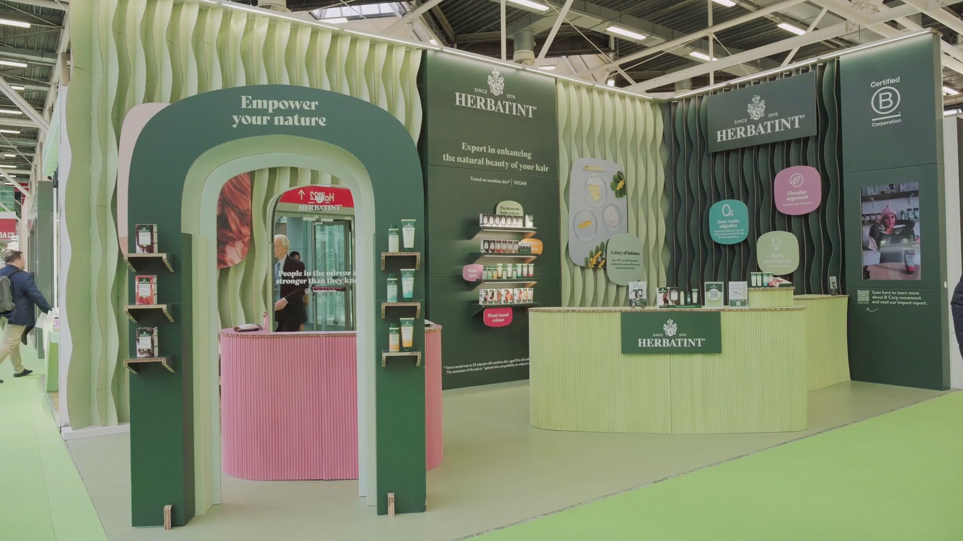 Video of the Herbatint pavilion at Cosmoprof 2025, featuring close-ups of eco-friendly, recycled cardboard materials.